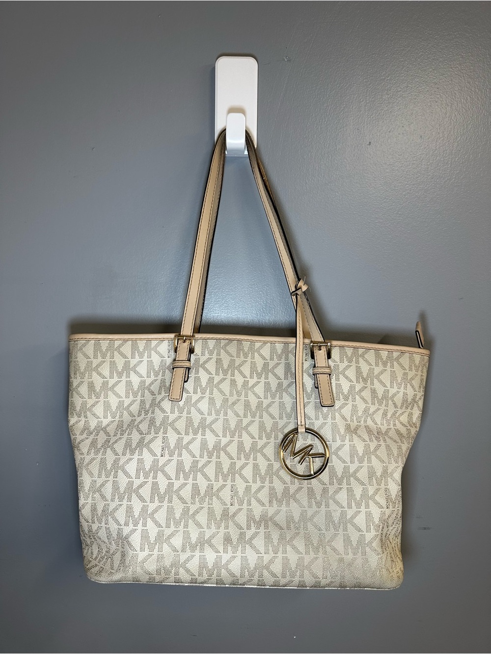 Michael Kors Jet Set Cream Logo Tote Bag gold hard wear
